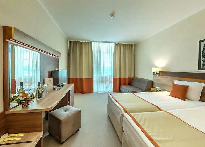 феста панорама Хотел 4*