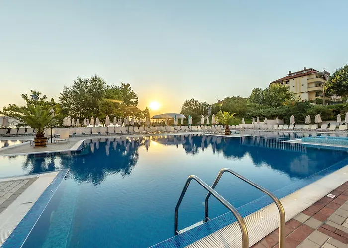 Хотел феста панорама 4*