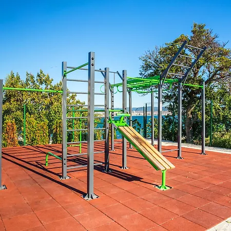 феста панорама Хотел 4*